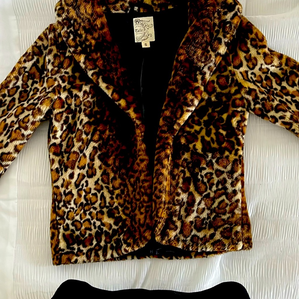 Shawl collared faux fur cheetah print jacket with satin lining.